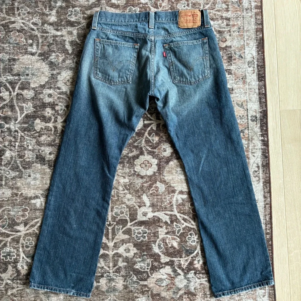 Levis 514 Slim Straight Jeans Mens 33x30 Medium Wash Blue Denim Pants